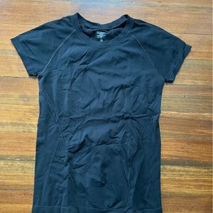 Athleta momentum shirt